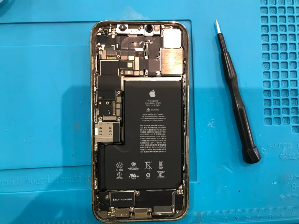 iPhone12ProMax分解画像