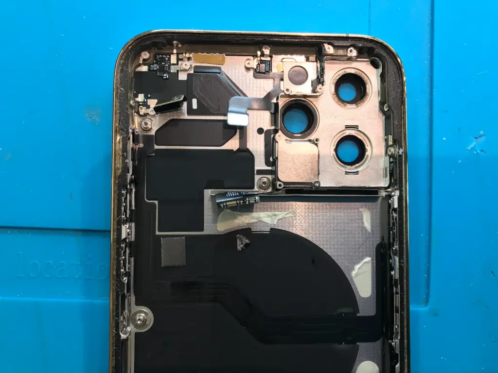 iPhone12ProMax分解画像②