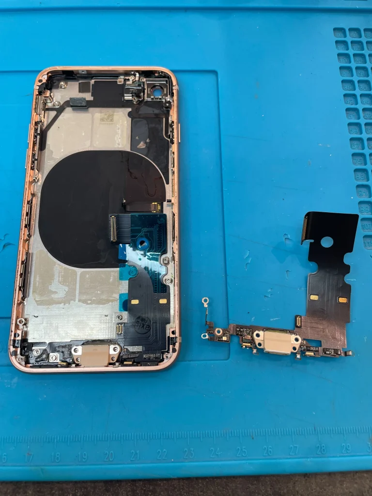 福島県/郡山市】iPhone8 ドックコネクター交換 – X-mobileイオンタウン